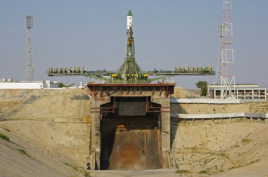 Подготовка с запуску космического корабля "Прогресс М-65"