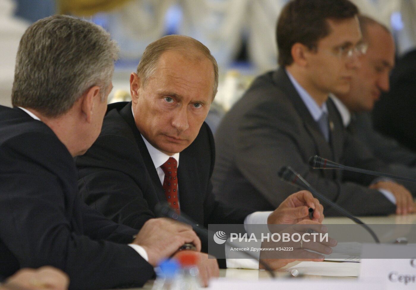Премьер-министр В.Путин провел ряд встреч в Доме приемов