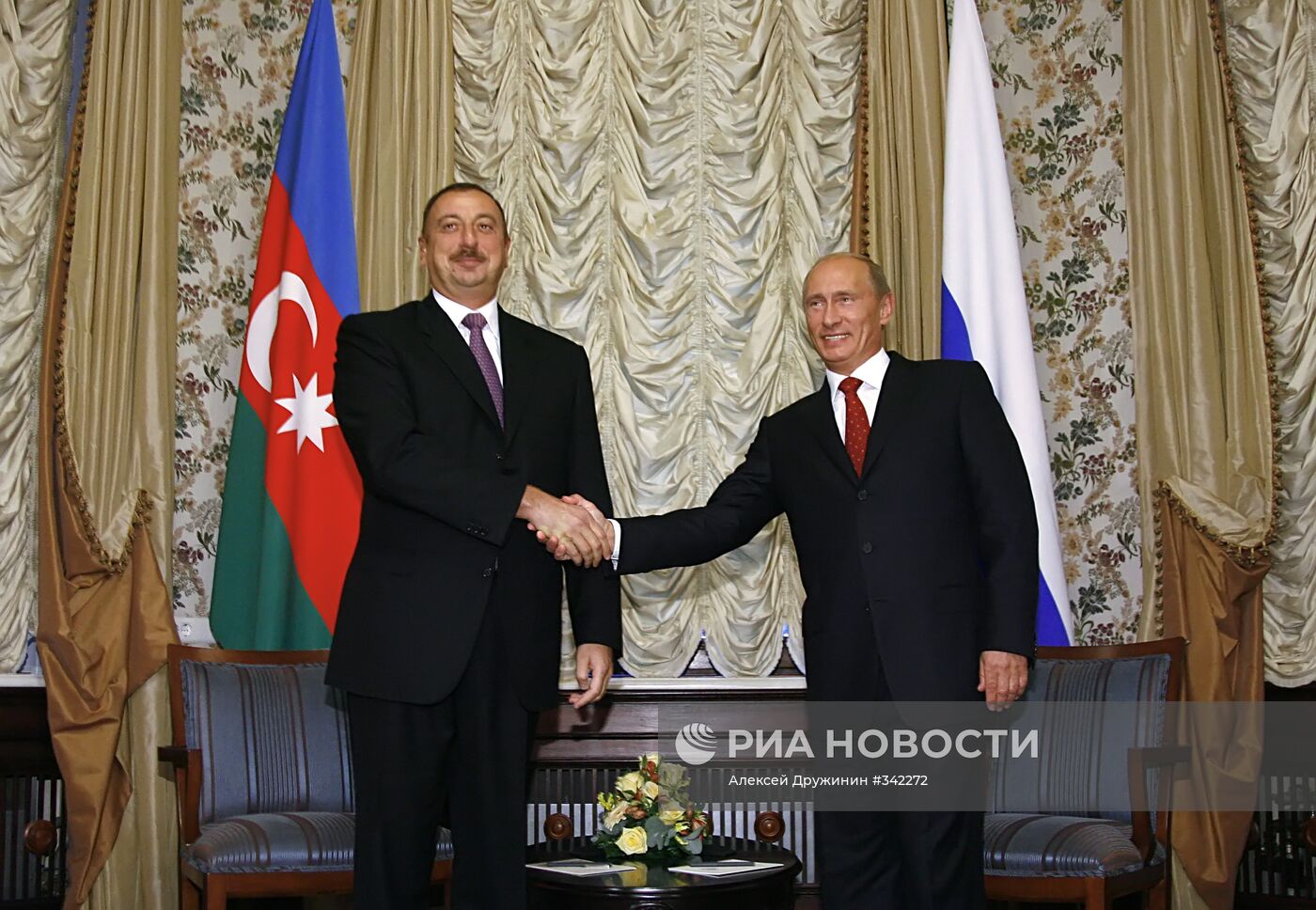 Премьер-министр РФ В.Путин и президент Азербайджана Ильхам Алиев