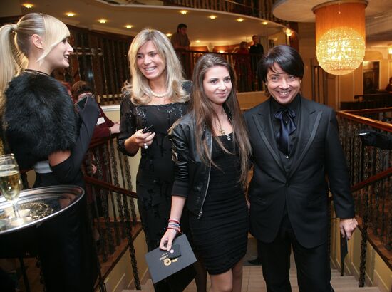 Валентин Юдашкин с семьей на вручении премии «GQ»