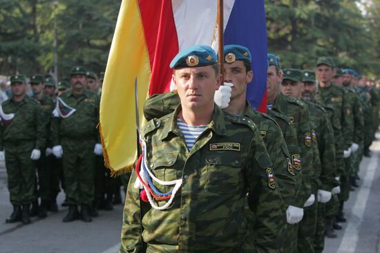 Репетиция военного парада в Южной Осетии