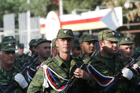 Репетиция военного парада в Южной Осетии