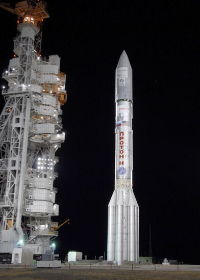 Старт ракеты-носителя "Протон" с космодрома "Байконур"