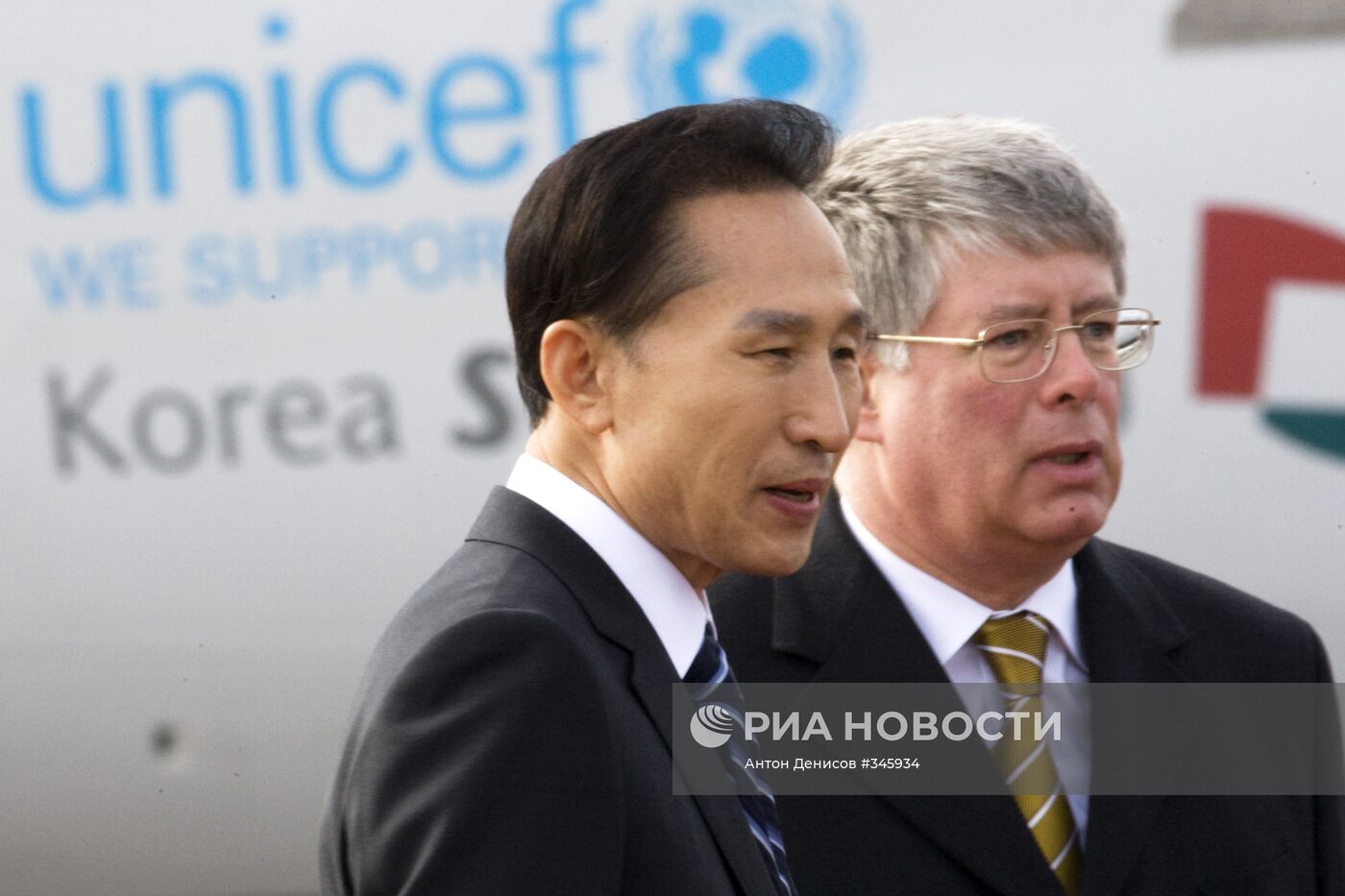 Президент Южной Кореи Ли Мен Бак прибыл в Москву