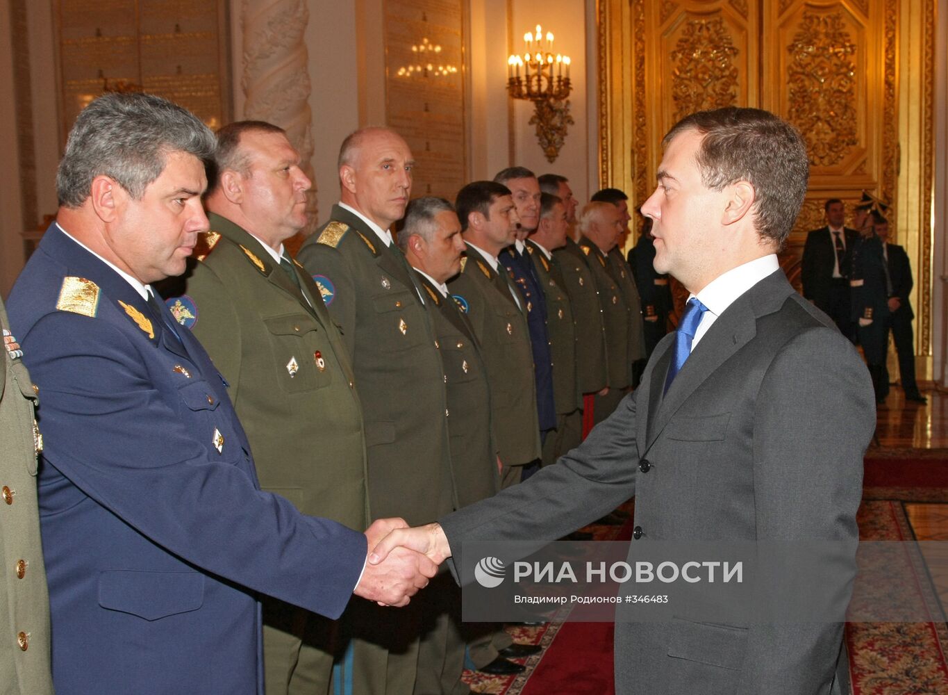 Президент РФ принял участие в церемонии представления офицеров