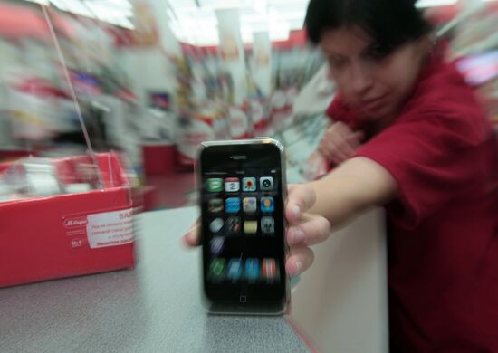 Мобильный телефон iPhone 3G