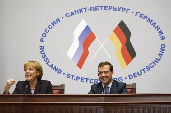 Президент России Д.Медведев и канцлер ФРГ А.Меркель