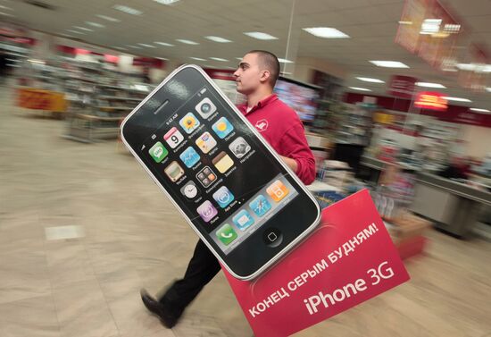 Продажи iPhone 3G в магазинах Москвы начались в полночь