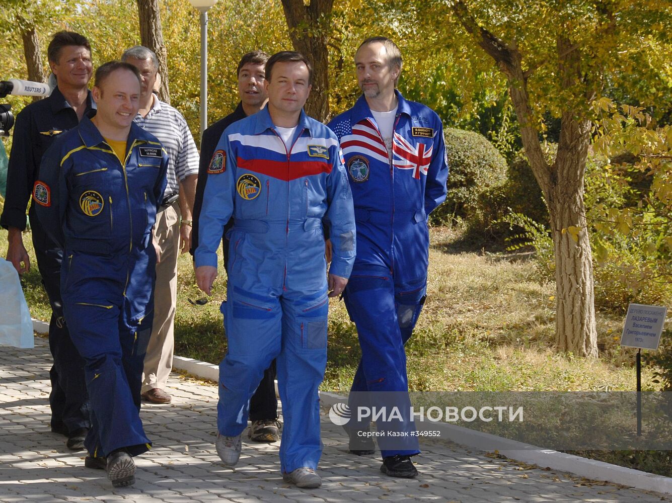 Члены 18-й экспедиции на МКС на космодроме "Байконур"