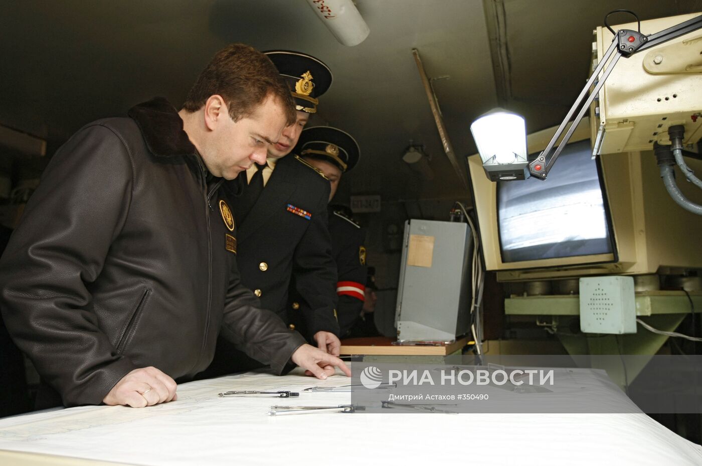 Президент РФ Д.Медведев на крейсере "Адмирал Н.Г. Кузнецов"
