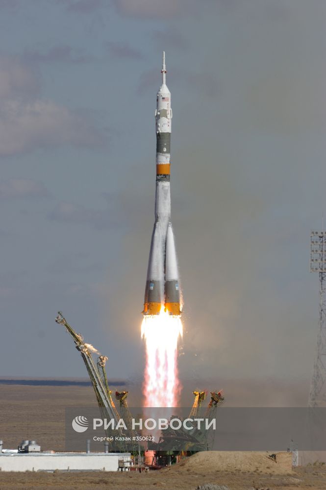 Запуск ракеты «Союз-ФГ» с ПКК «Союз ТМА-13»