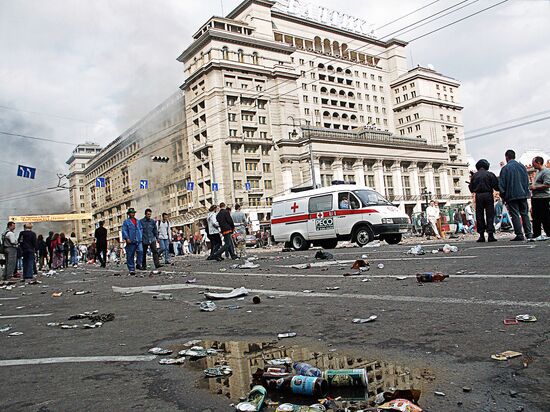 Манежная площадь после беспорядков 9 июня 2002 г.