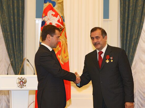 Президент России Д.Медведев вручил государственные награды
