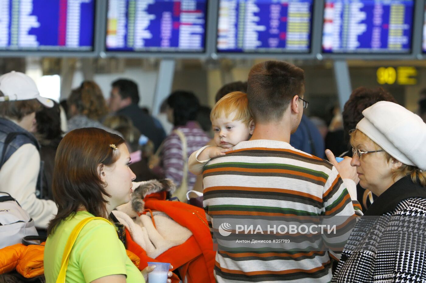 Пассажиры задержанных рейсов авиакомпании «Интеравиа»