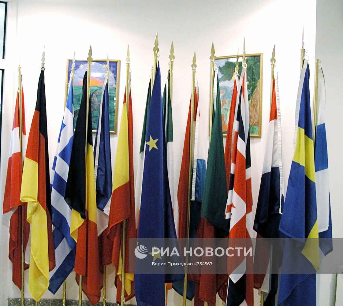 Флаги стран-участниц 9-го саммита Россия-ЕС