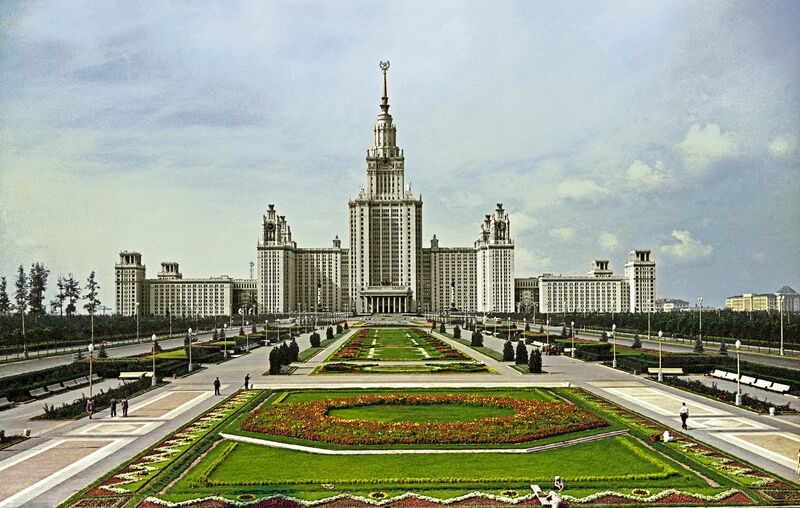 7 мая - Состоялось торжественное открытие Московского университета