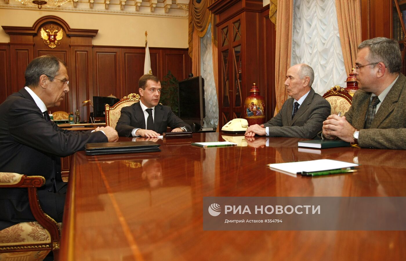 Президент РФ встретился с послами в Абхазию и Южную Осетию