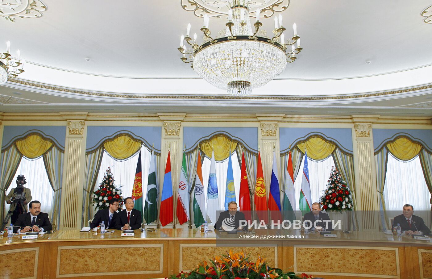 Встреча Н. Назарбаева с главами правительств государств ШОС