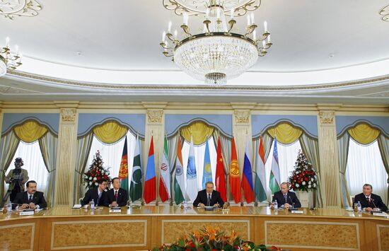 Встреча Н. Назарбаева с главами правительств государств ШОС
