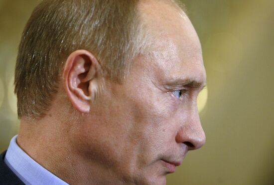 Премьер-министр РФ В. Путин отвечает на вопросы журналистов