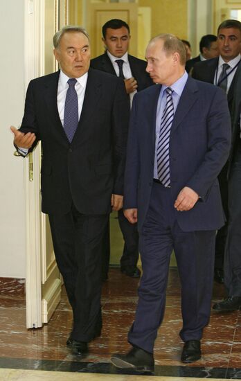 Премьер РФ В.Путин и президент Казахстана Н.Назарбаев