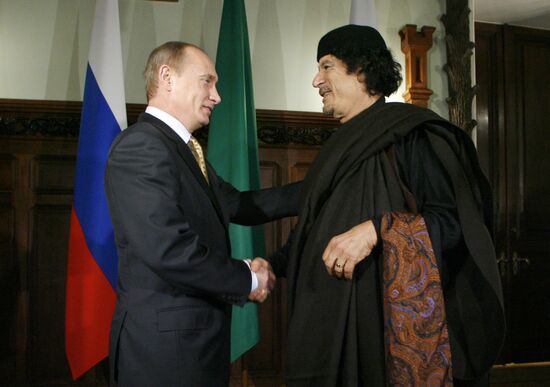 Встреча Владимира Путина и Муамара Каддафи