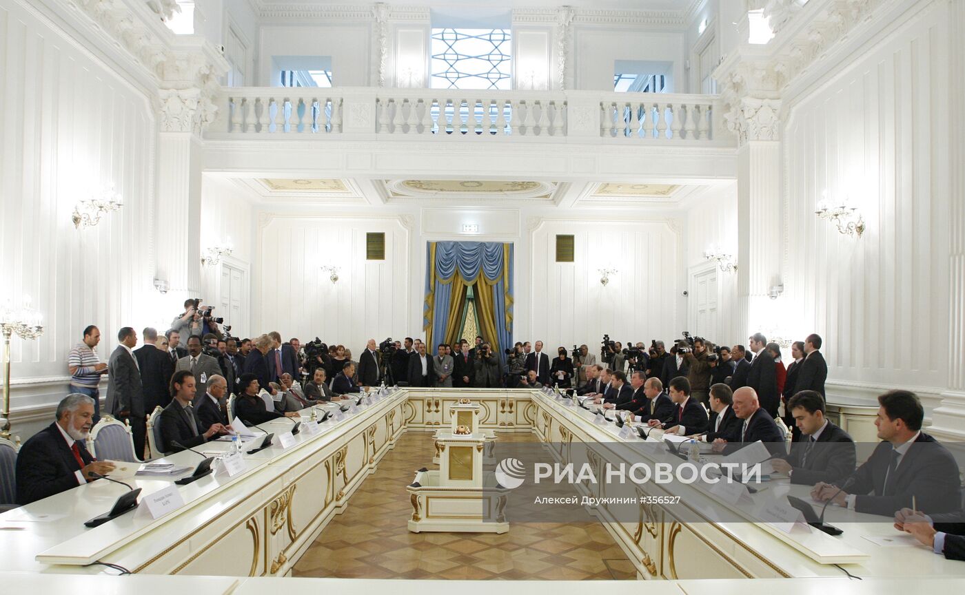 Встреча Владимира Путина и Муамара Каддафи