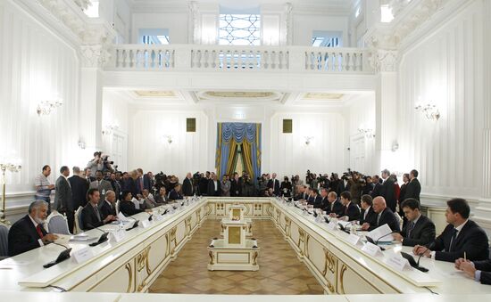 Встреча Владимира Путина и Муамара Каддафи