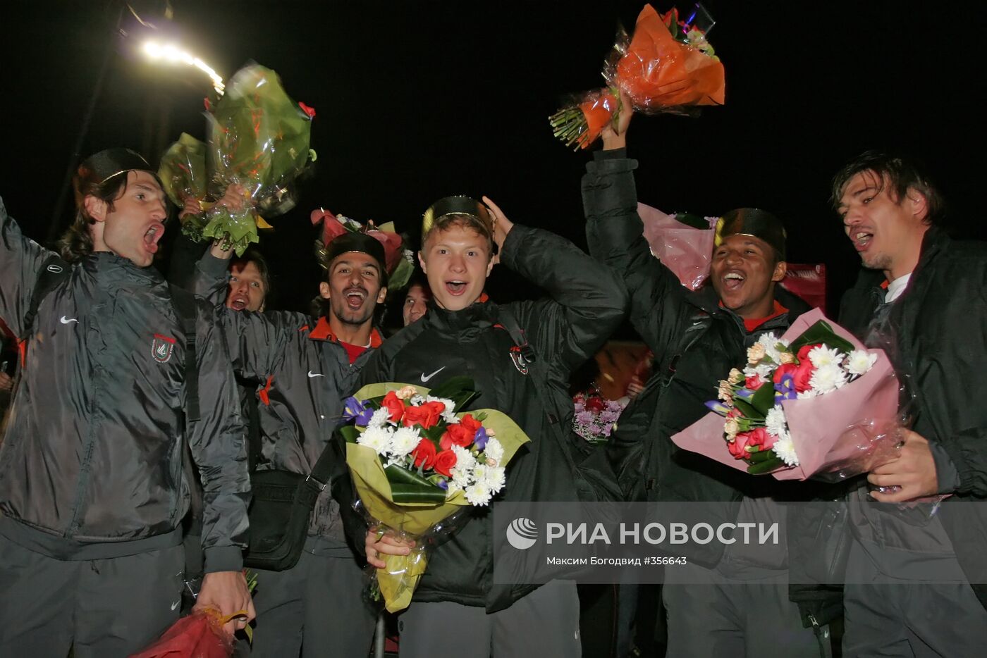 Чемпион России по футболу - казанский "Рубин" - прибыл на родину