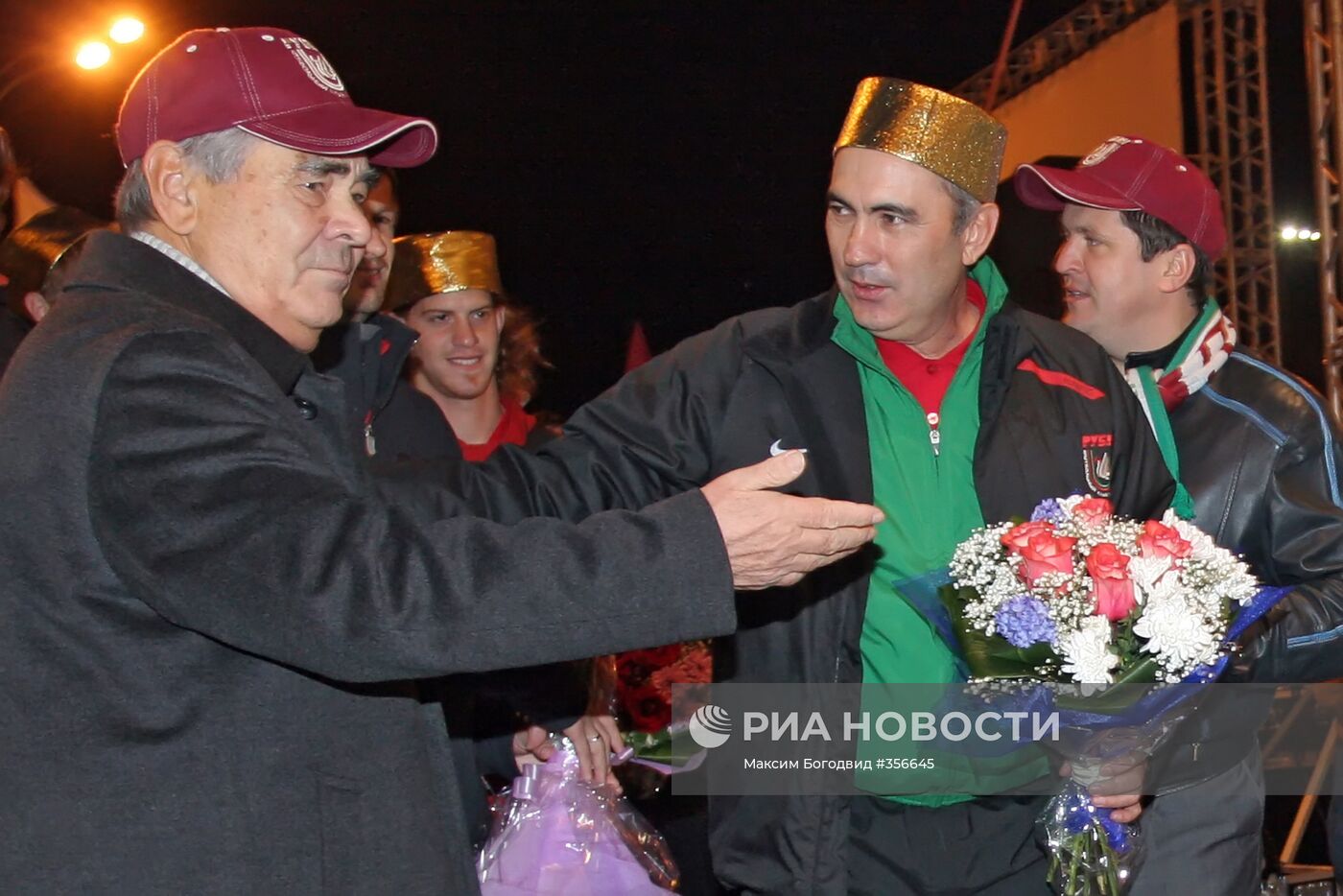 Чемпион России по футболу - казанский "Рубин" - прибыл на родину