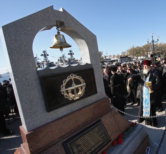 Открытие памятника морякам-подводникам Тихоокеанского флота