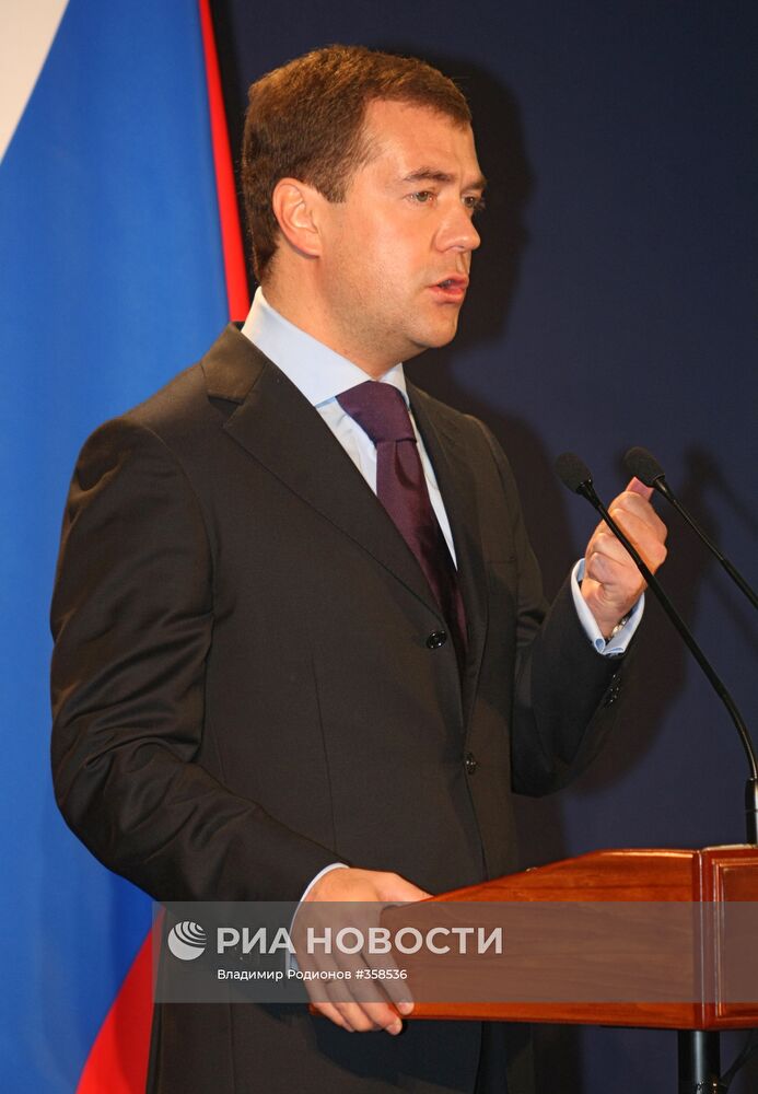 Дмитрий Медведев встретился с промышленниками РФ и ЕС в Канне