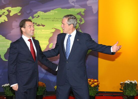 Д.Медведев прибыл в Вашингтон для участия в саммите "двадцатки"
