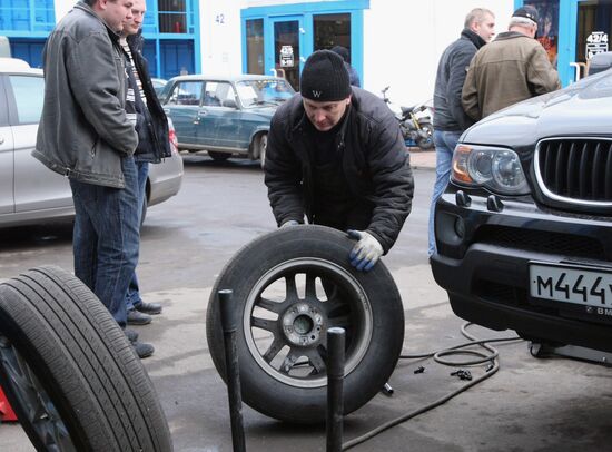 Работа шиномонтажных мастерских в Москве