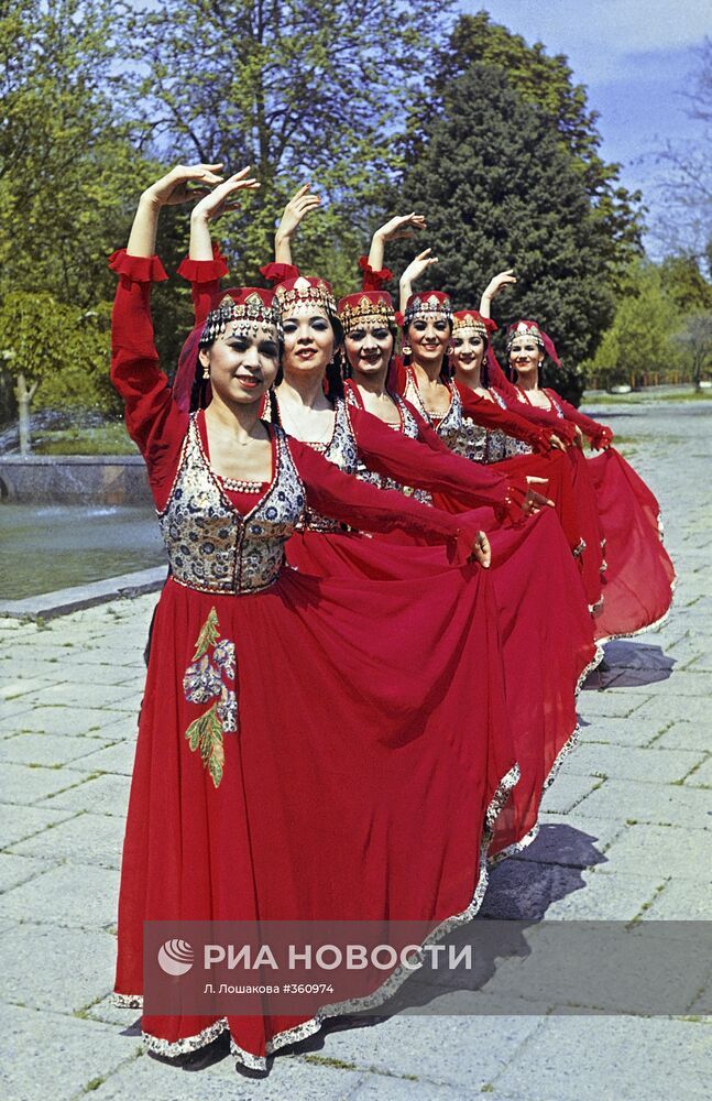 Ансамбль народного танца Узбекской ССР "Бахор"