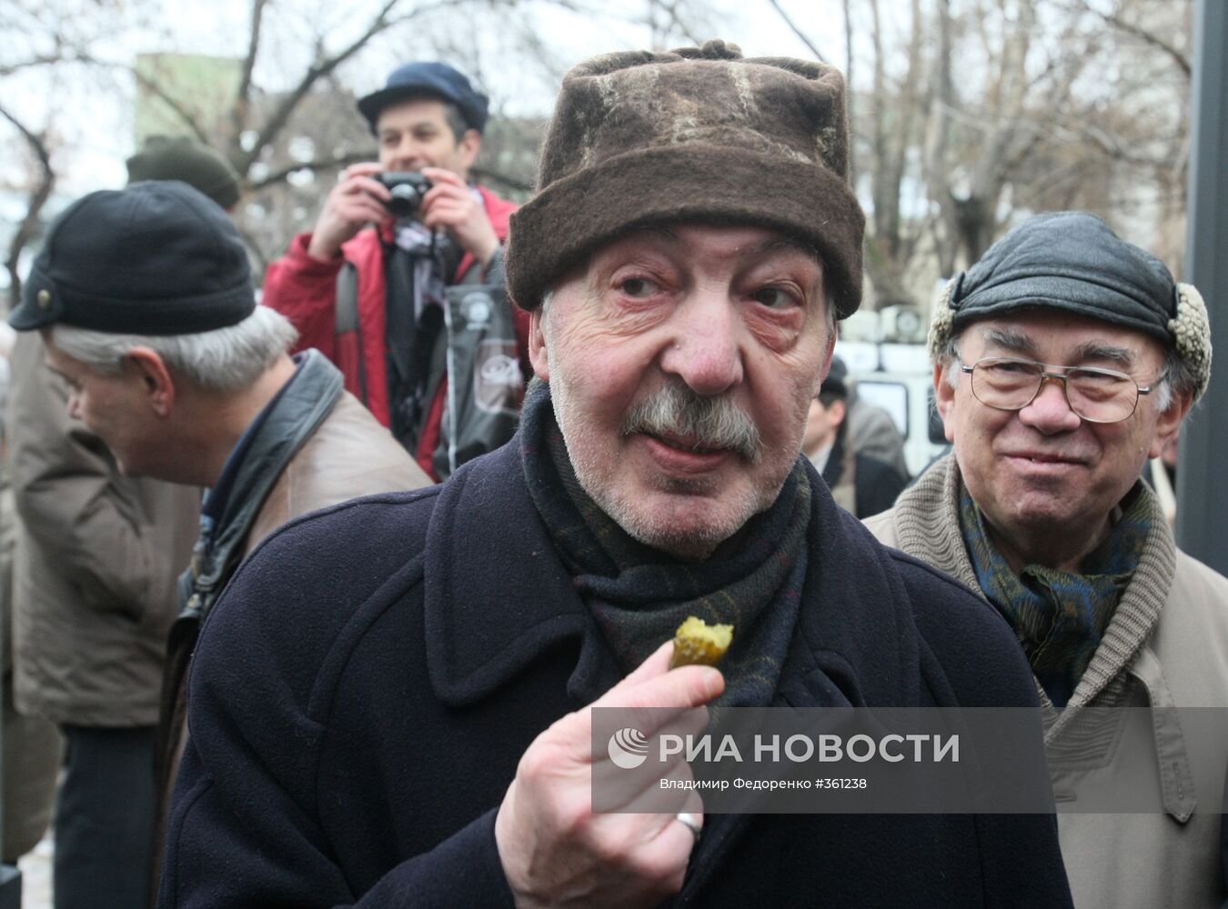 Памятник поэту Серебряного века О.Мандельштаму открыт в Москве