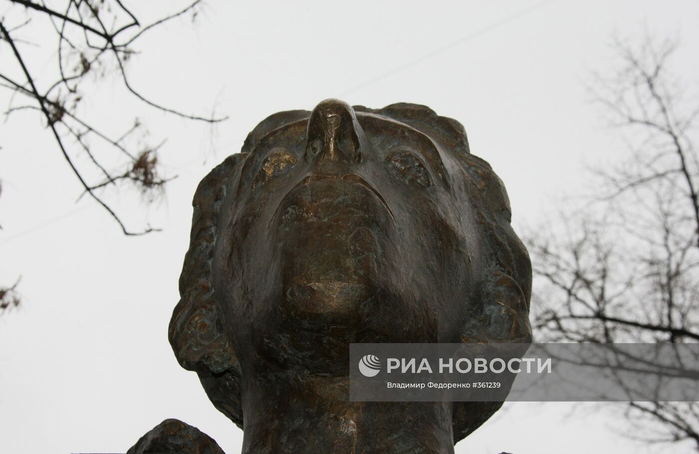 Памятник поэту Серебряного века О.Мандельштаму открыт в Москве