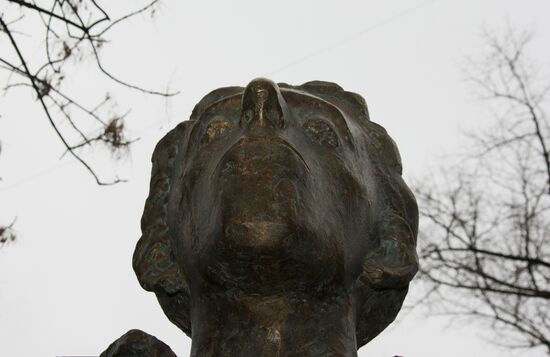 Памятник поэту Серебряного века О.Мандельштаму открыт в Москве