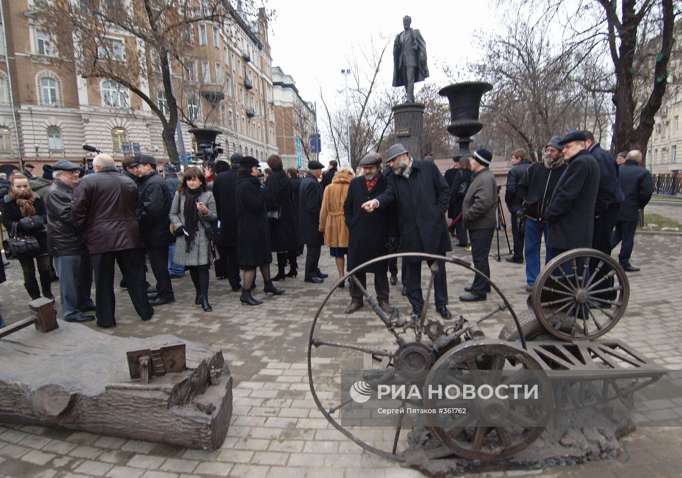 Открытие памятника Владимиру Шухову в Москве