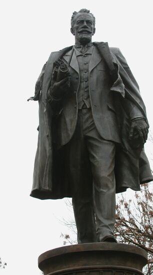 Открытие памятника Владимиру Шухову в Москве