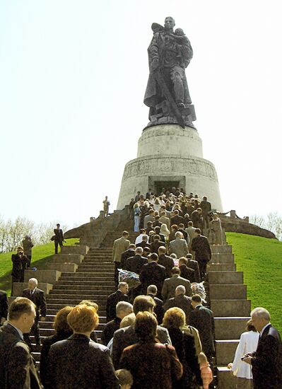 Памятник советскому воину-освободителю в Берлине
