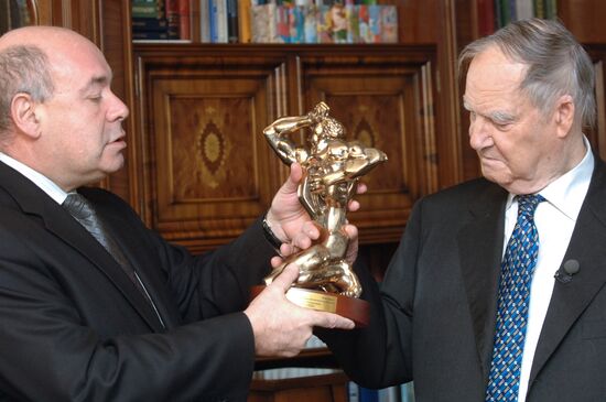 Сергей Капица получил приз "За личный вклад" по итогам ТЭФИ-2008