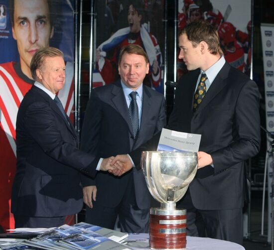 Награждение российских хоккеистов — чемпионов мира 2008 года