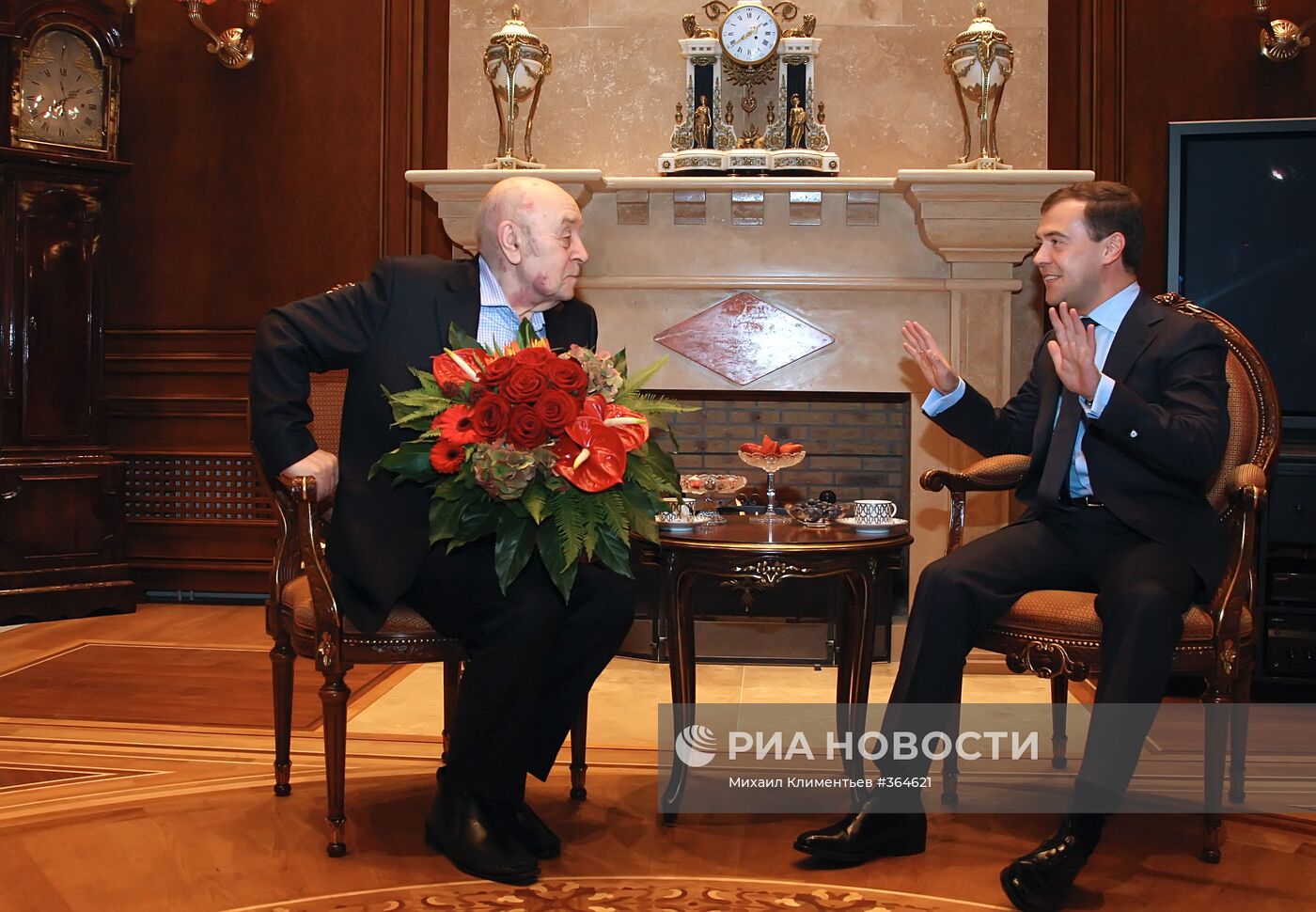 Дмитрий Медведев поздравил Леонида Броневого с 80-летием