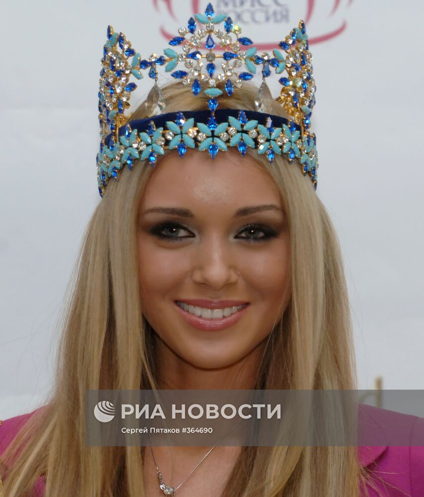 "Мисс мира - 2008" Ксения Сухинова прилетела в Москву