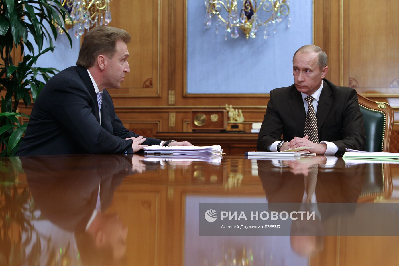 Встреча В.Путина с И.Шуваловым и А.Жуковым