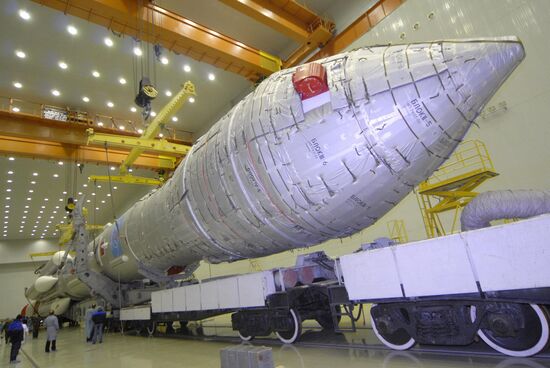 Подготовка к запуску РН "Протон-М" с аппаратами ГЛОНАСС