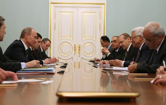 Премьер-министр В.Путин встретился с Махмудом Аббасом