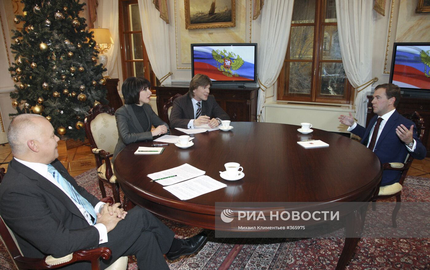 Президент РФ Д.Медведев дал интервью по итогам 2008 года