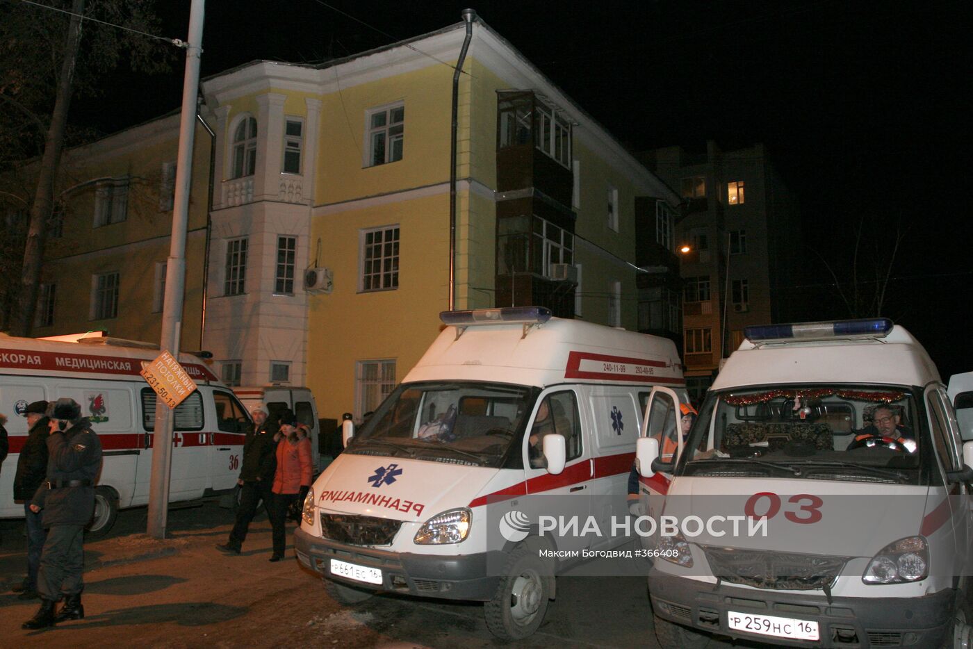 Перекрытия трехэтажного жилого дома обрушились в Казани